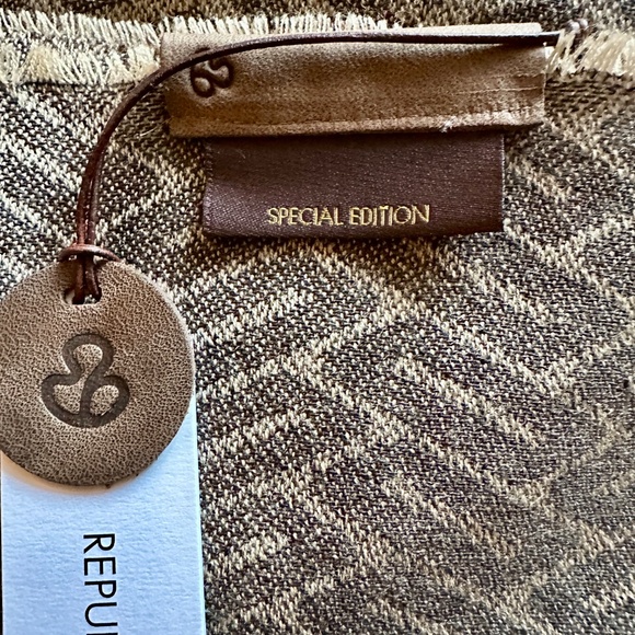 Fritz Hanzen Merino Wool Throw - 60th Anniversary edition - Picture 5 of 9